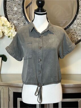 Naked Zebra Washed Gray Button-Front Short Sleeve Drawstring Top
